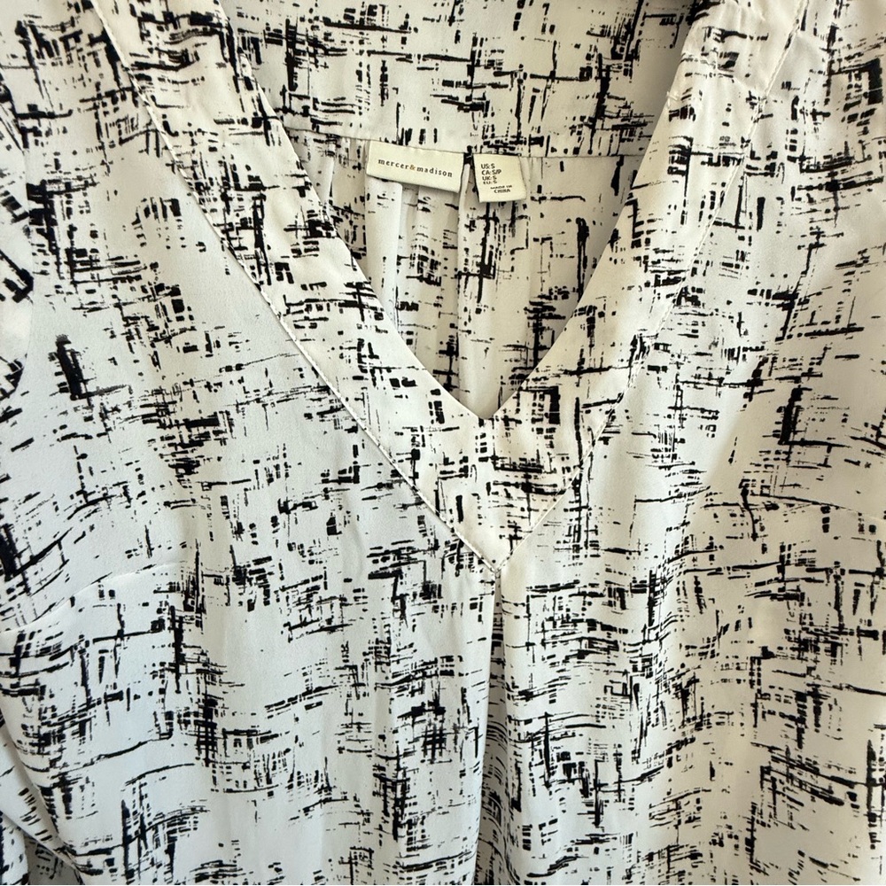 Mercer & Madison Monochrome Patterned Blouse Small - Picture 13 of 14